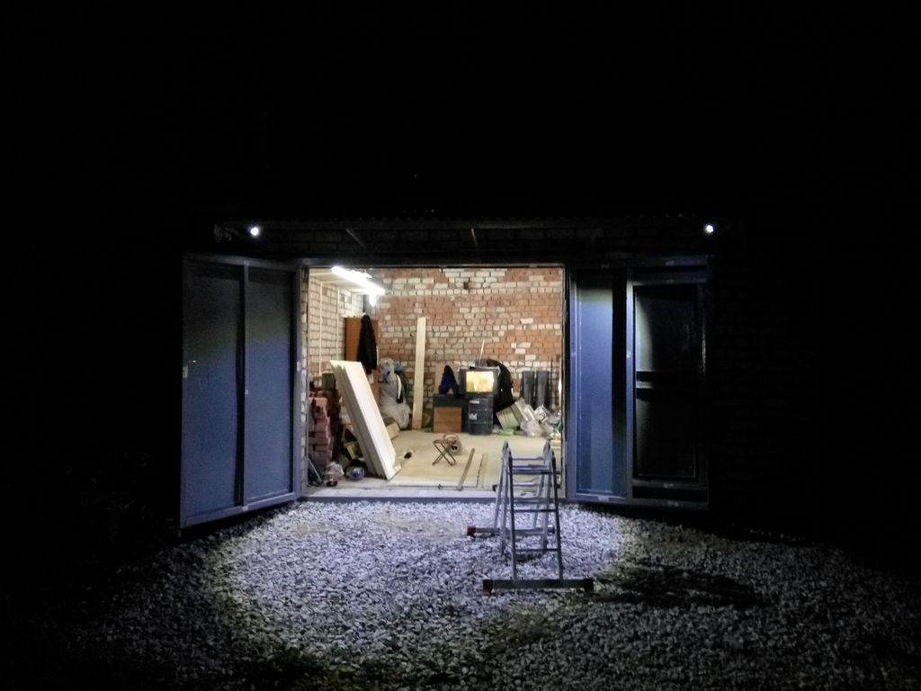 Дежурный свет в гараже